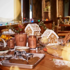 Voluspa 3 Wick Tin|Gingerbread Chalet